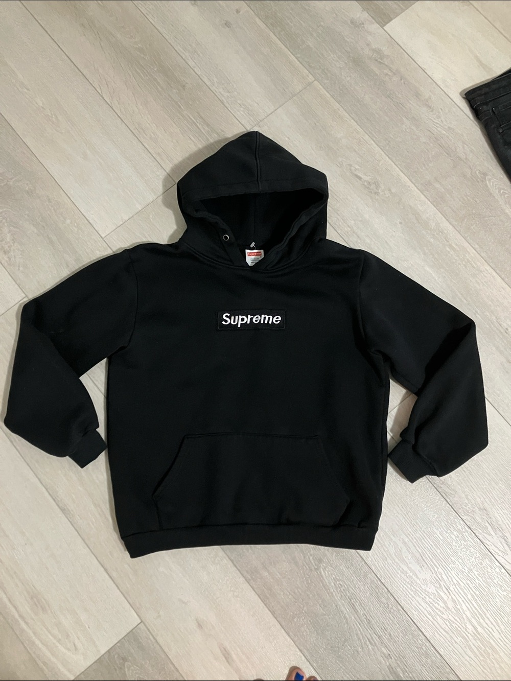 Supreme , youth large / women’s XS, Black Hoodie - Classic Logo Pullover